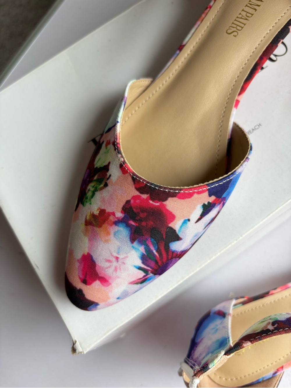 Floral Print Pointed-Toe Women's Flat - Pink Multi